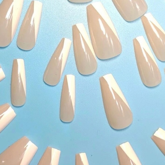 SOLD 🔥 Minimalist Neutral Colorblock Medium Press On Nails - Picture 3 of 3